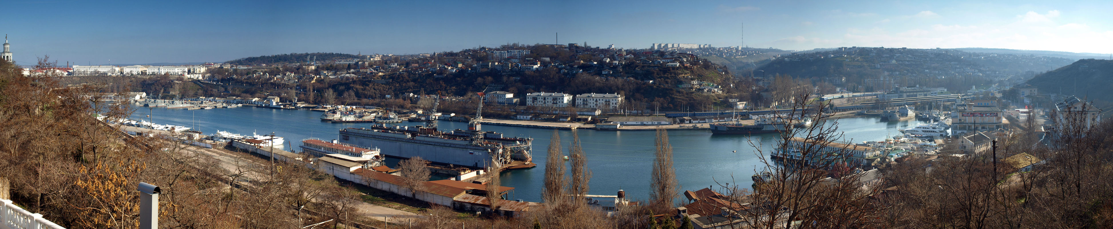 Красноярск севастополь время сейчас. Панорама бухты Севастополя. Севастопольская бухта панорама. Крым панорама Севастополь. Севастополь порт.