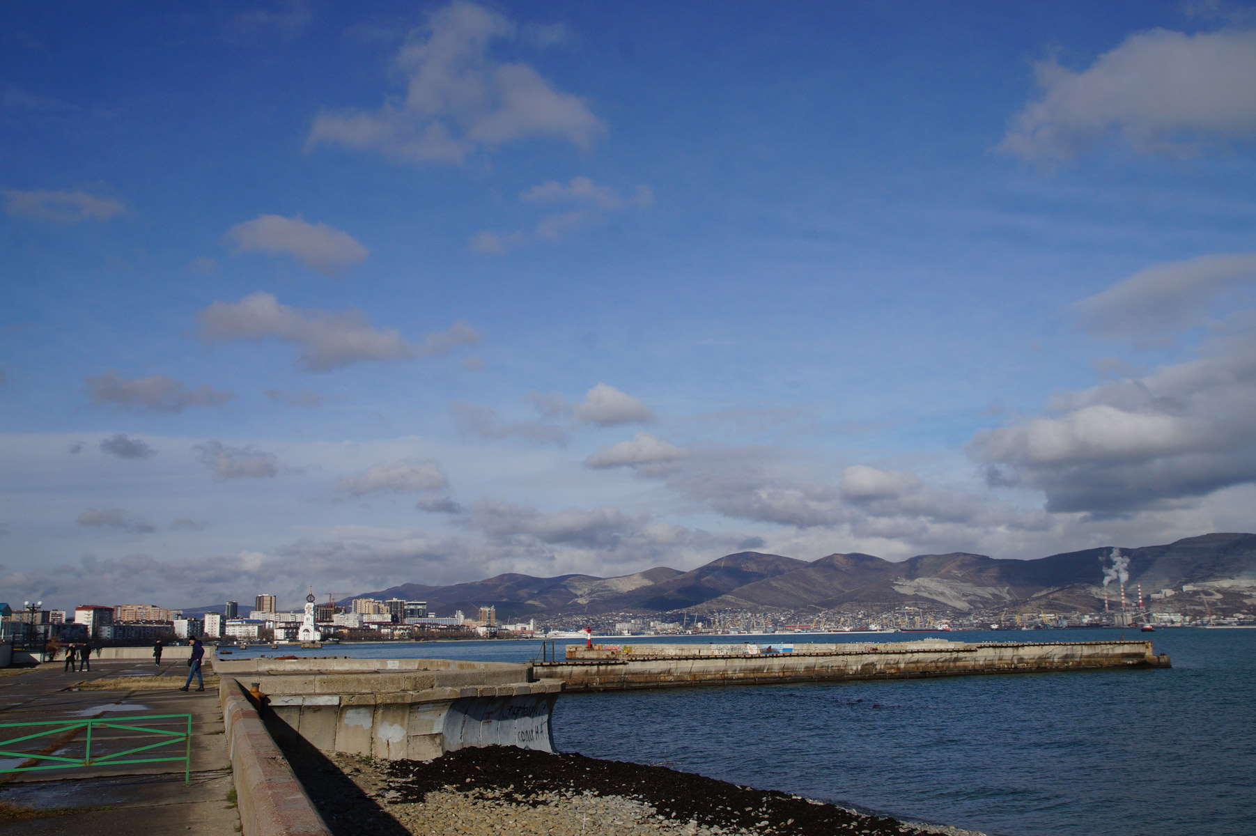 Новороссийск novorossiysk море. Новороссийск море набережная. Новороссийск порт набережная. Виды Новороссийска.