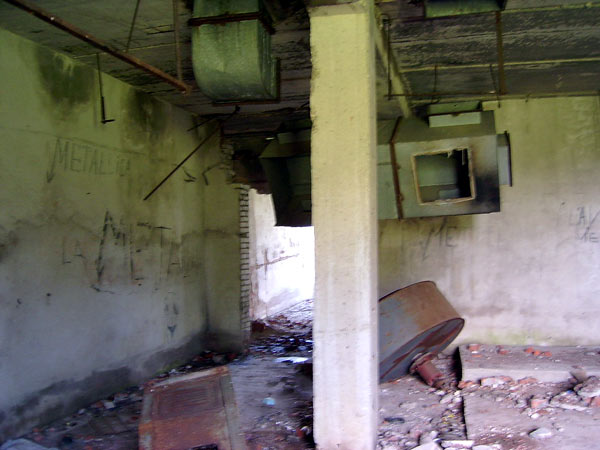 Разрушение и запустение... Толстопальцево, лето 2004