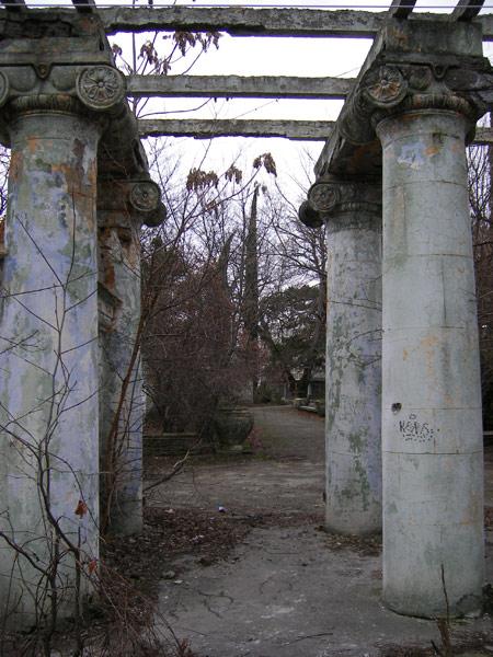 Колонны... Ливадия, Крым, зима 2008